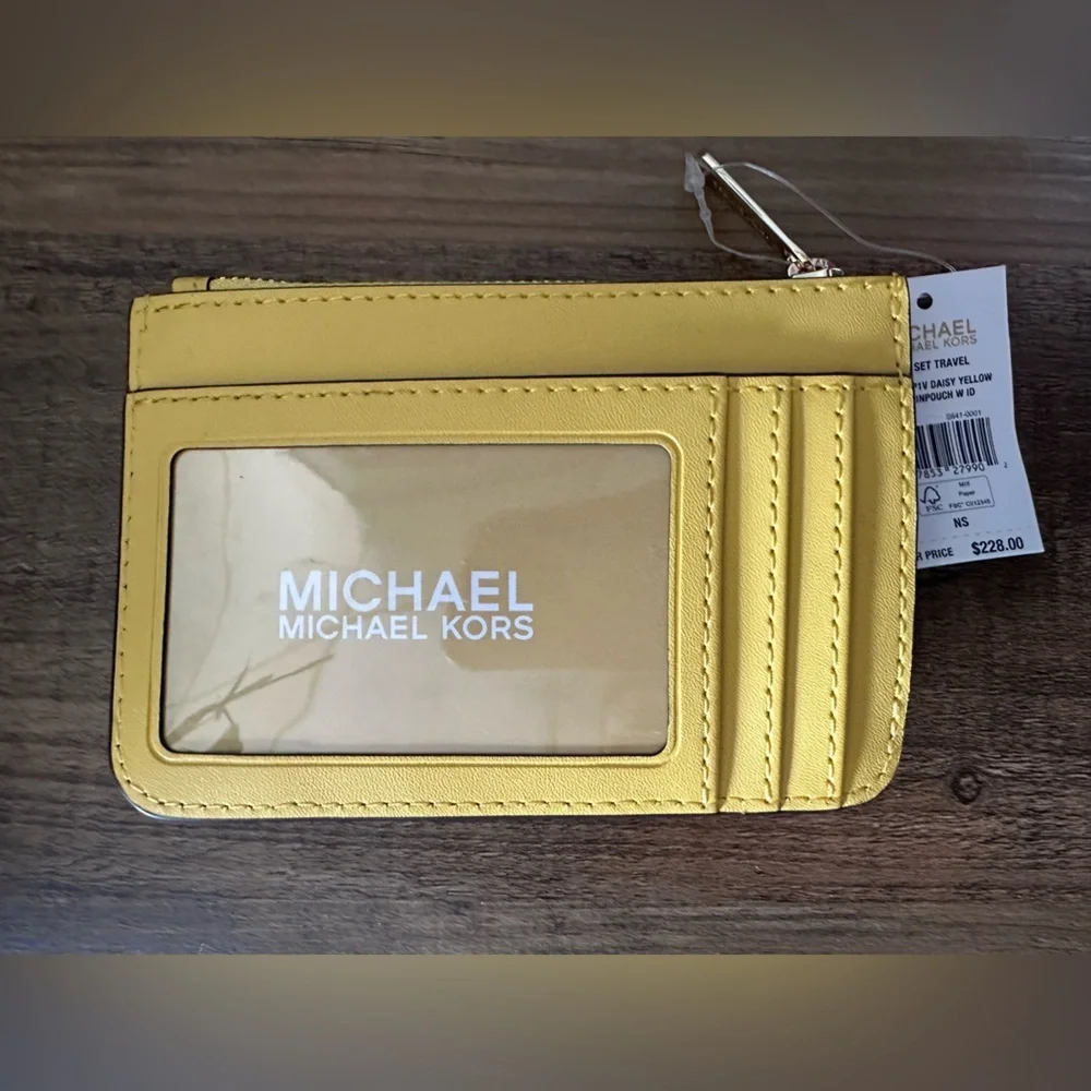 Michael Kors Quilted Jet Set Travel Wallet w/Zip Coin Pouch. Daisy Yellow. NWT.